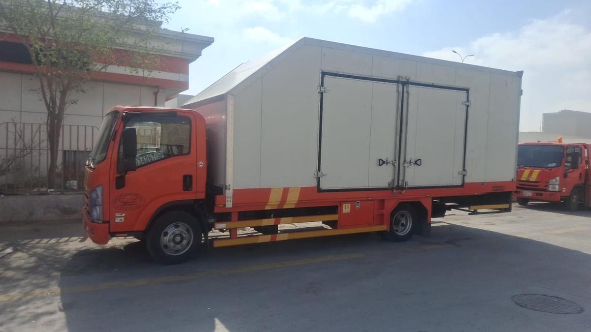 سطحة مغلقة مع تامين حمولة 